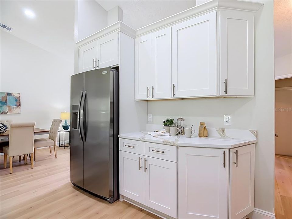 На продажу: $389,900 (3 спален, 2 ванн, 1701 Квадратных фут)