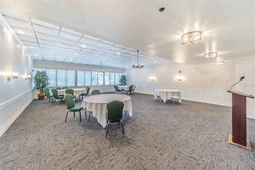For Sale: $149,900 (2 beds, 2 baths, 923 Square Feet)