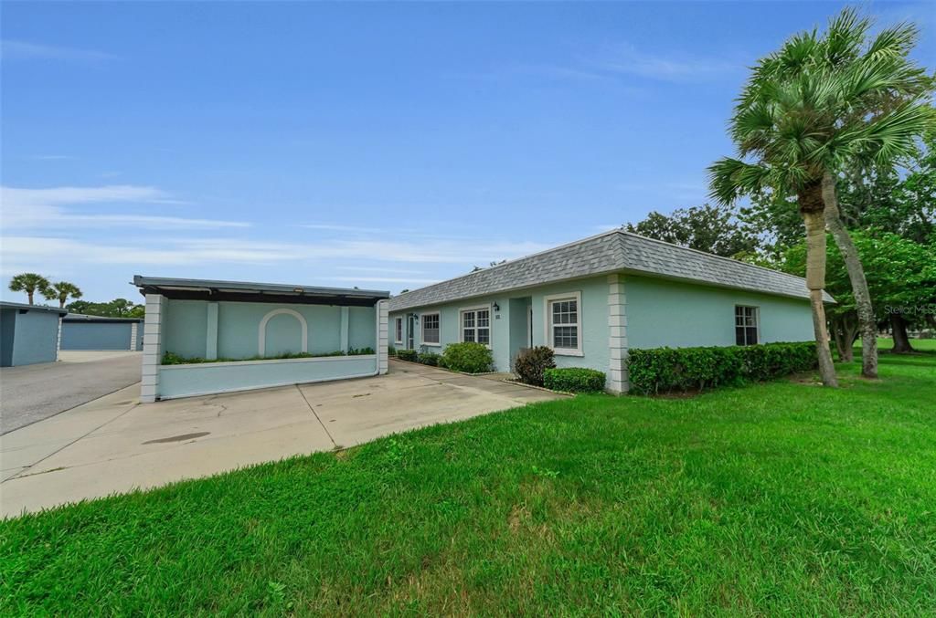 For Sale: $149,900 (2 beds, 2 baths, 923 Square Feet)