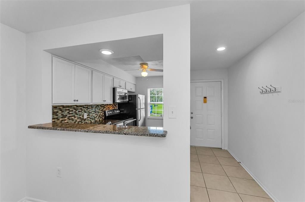 For Sale: $149,900 (2 beds, 2 baths, 923 Square Feet)