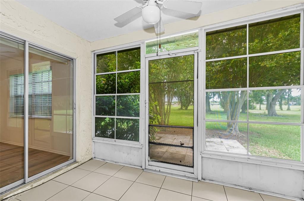 For Sale: $149,900 (2 beds, 2 baths, 923 Square Feet)