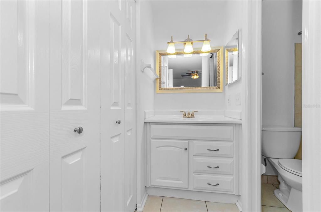 For Sale: $149,900 (2 beds, 2 baths, 923 Square Feet)