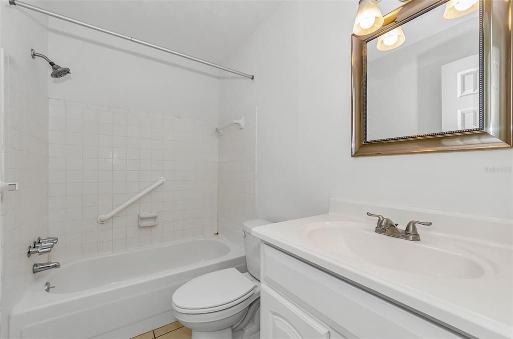 For Sale: $149,900 (2 beds, 2 baths, 923 Square Feet)