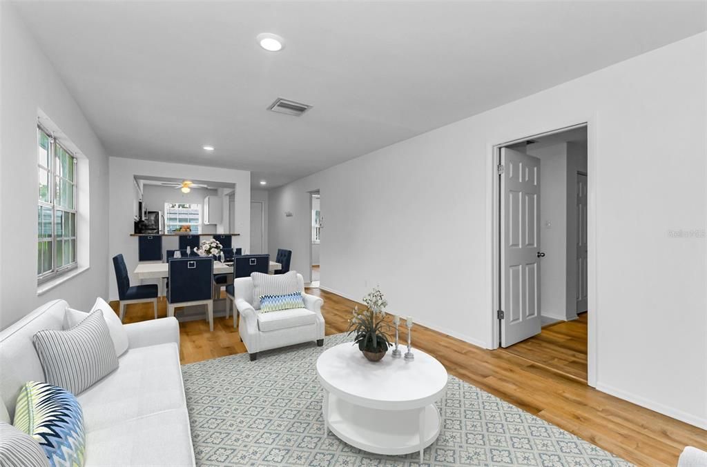 For Sale: $149,900 (2 beds, 2 baths, 923 Square Feet)