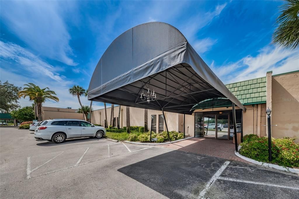 For Sale: $149,900 (2 beds, 2 baths, 923 Square Feet)