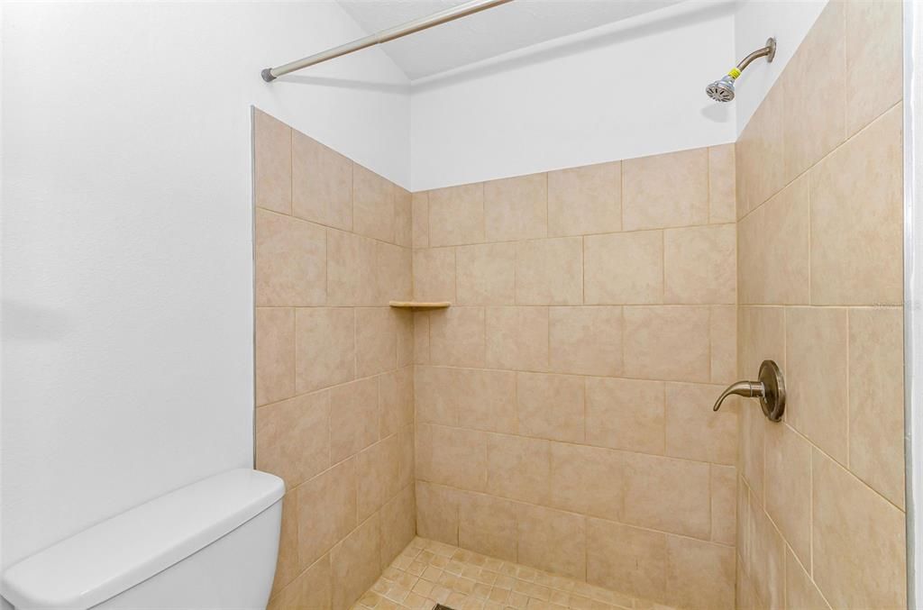For Sale: $149,900 (2 beds, 2 baths, 923 Square Feet)