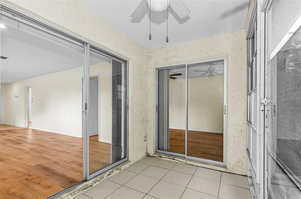 For Sale: $149,900 (2 beds, 2 baths, 923 Square Feet)