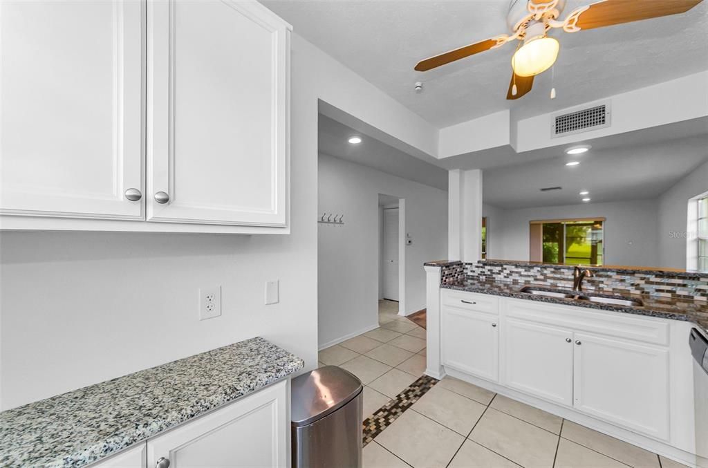 For Sale: $149,900 (2 beds, 2 baths, 923 Square Feet)