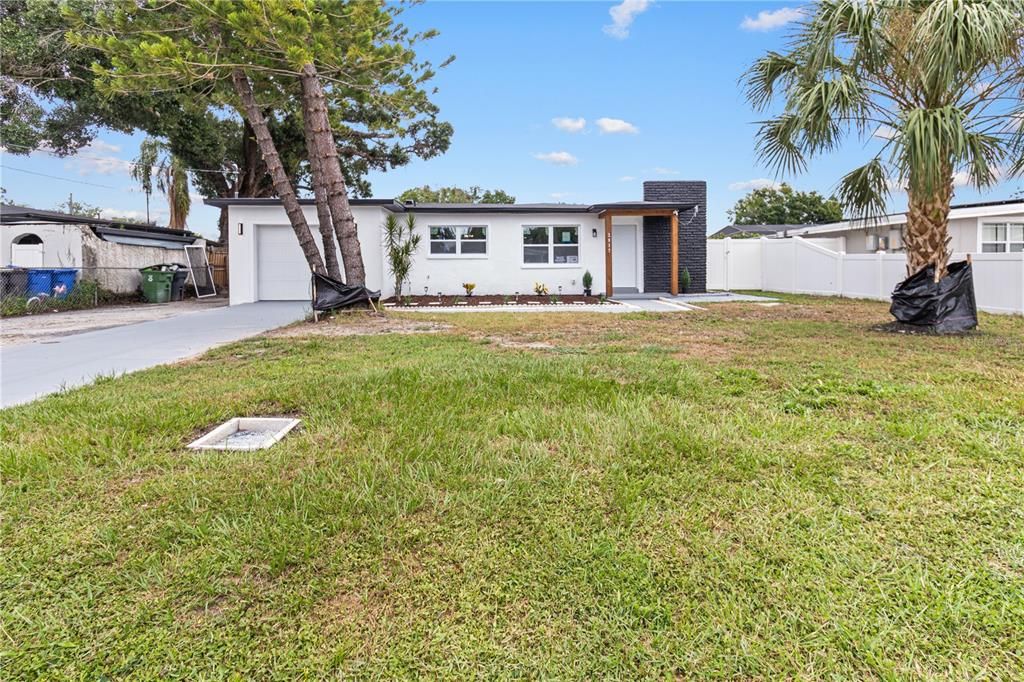 For Sale: $499,000 (4 beds, 2 baths, 1493 Square Feet)
