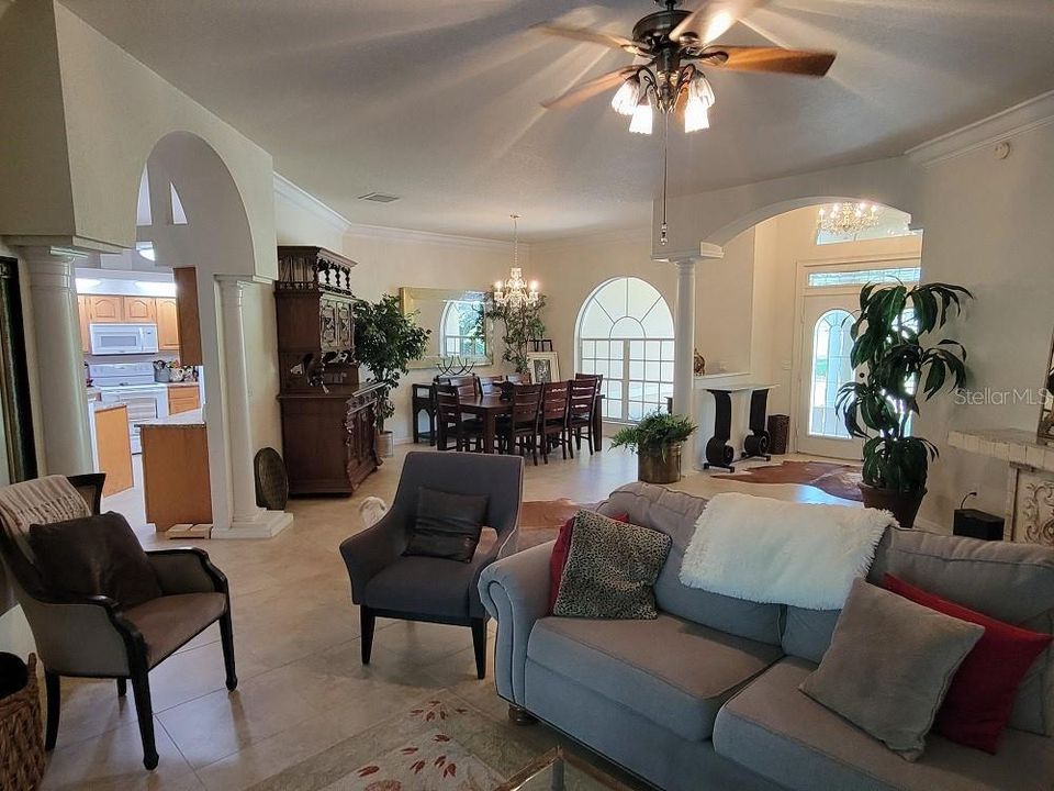 En Venta: $1,320,000 (3 camas, 2 baños, 2703 Pies cuadrados)