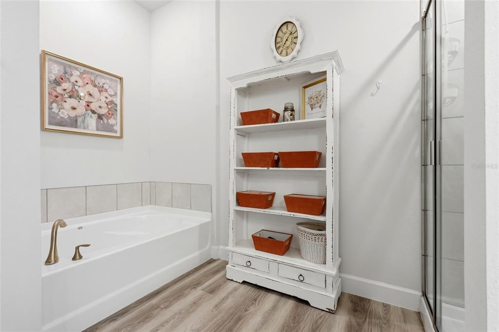 На продажу: $399,000 (4 спален, 2 ванн, 1882 Квадратных фут)