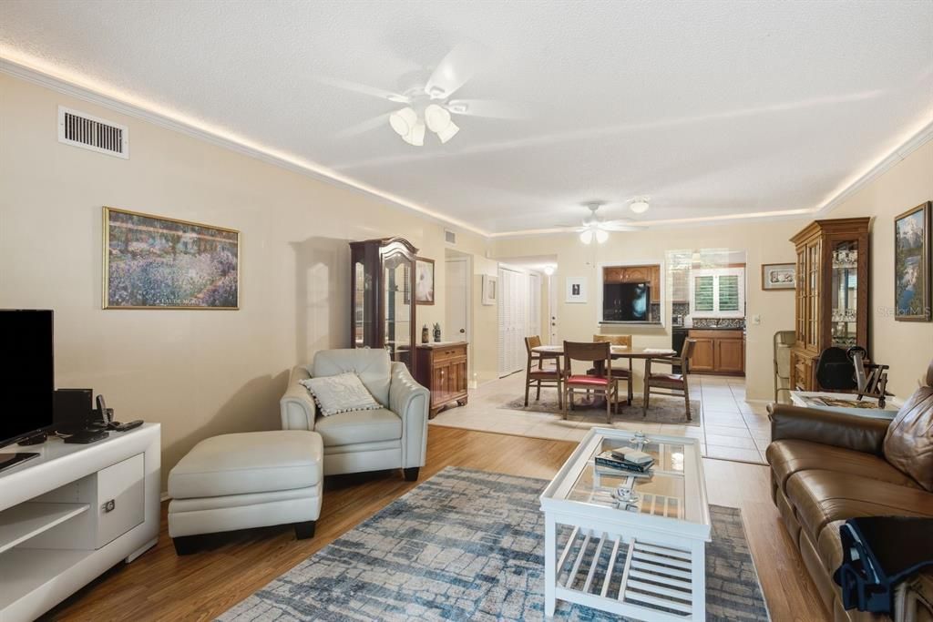 En Venta: $175,000 (2 camas, 2 baños, 1360 Pies cuadrados)