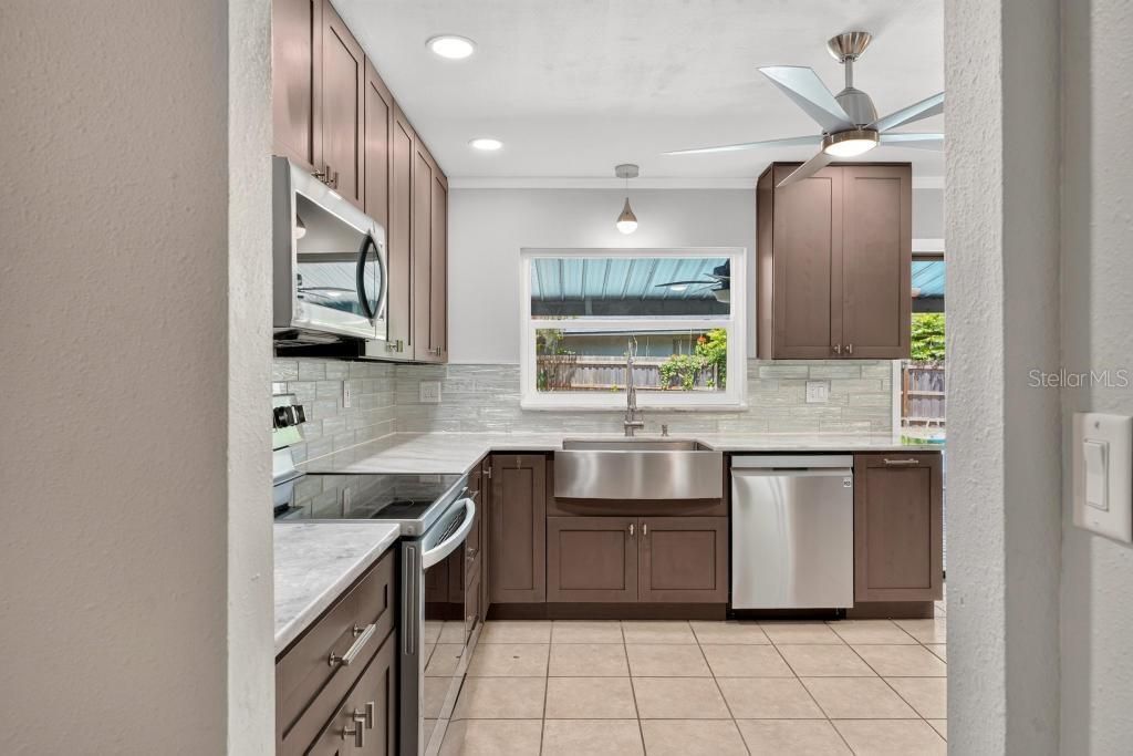 На продажу: $629,900 (4 спален, 2 ванн, 2173 Квадратных фут)
