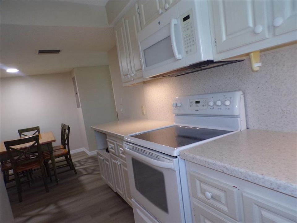 В аренду: $1,750 (2 спален, 2 ванн, 1220 Квадратных фут)
