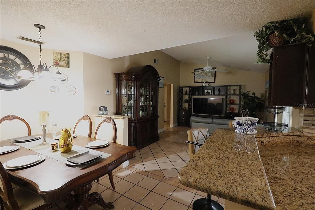 En Venta: $489,900 (5 camas, 2 baños, 1856 Pies cuadrados)