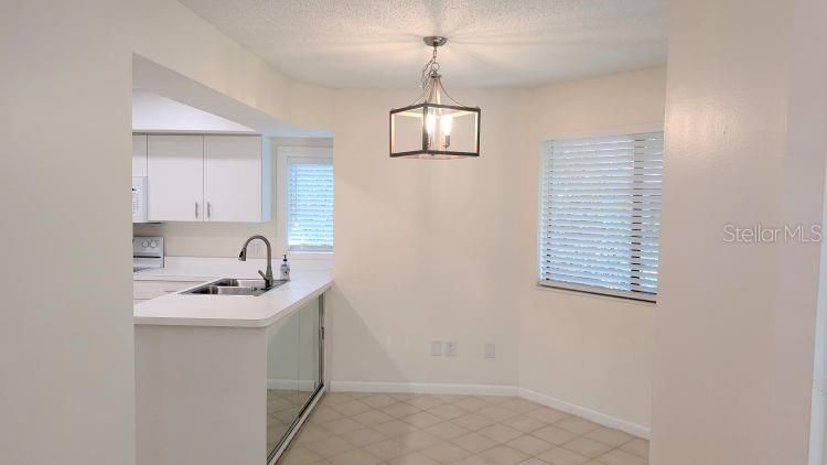 For Sale: $158,000 (2 beds, 1 baths, 912 Square Feet)
