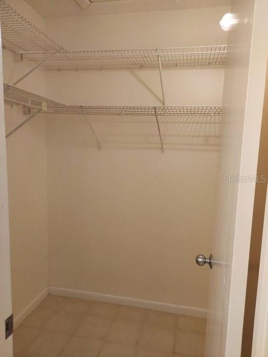 For Sale: $158,000 (2 beds, 1 baths, 912 Square Feet)