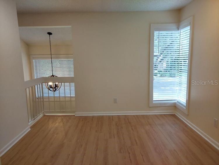 For Sale: $158,000 (2 beds, 1 baths, 912 Square Feet)