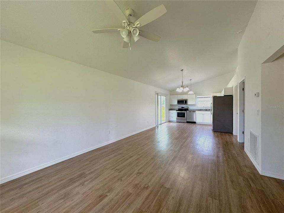 В аренду: $1,450 (2 спален, 2 ванн, 1084 Квадратных фут)