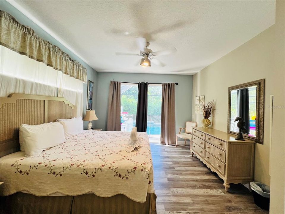 En Venta: $415,000 (4 camas, 2 baños, 1701 Pies cuadrados)