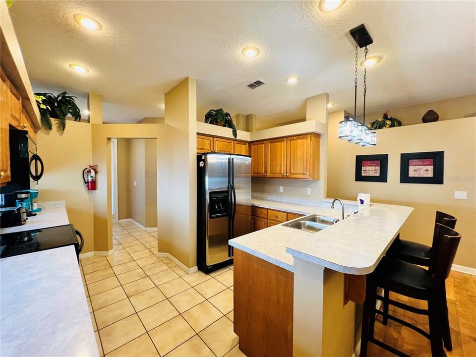 En Venta: $415,000 (4 camas, 2 baños, 1701 Pies cuadrados)