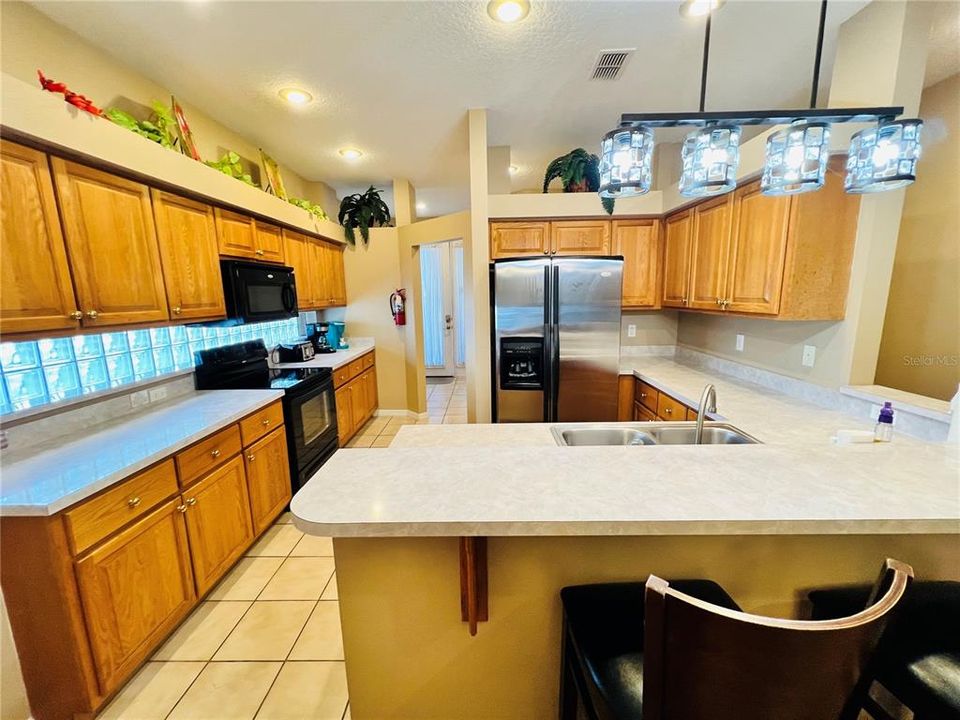 En Venta: $415,000 (4 camas, 2 baños, 1701 Pies cuadrados)