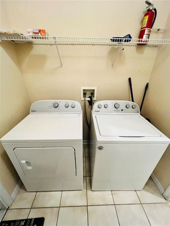 En Venta: $415,000 (4 camas, 2 baños, 1701 Pies cuadrados)