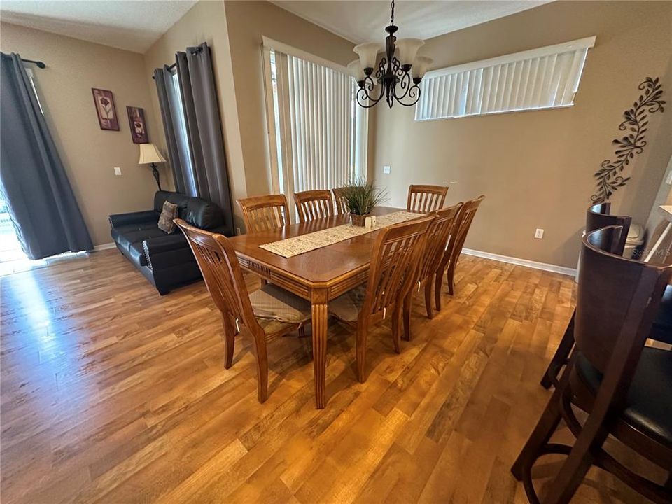 En Venta: $415,000 (4 camas, 2 baños, 1701 Pies cuadrados)