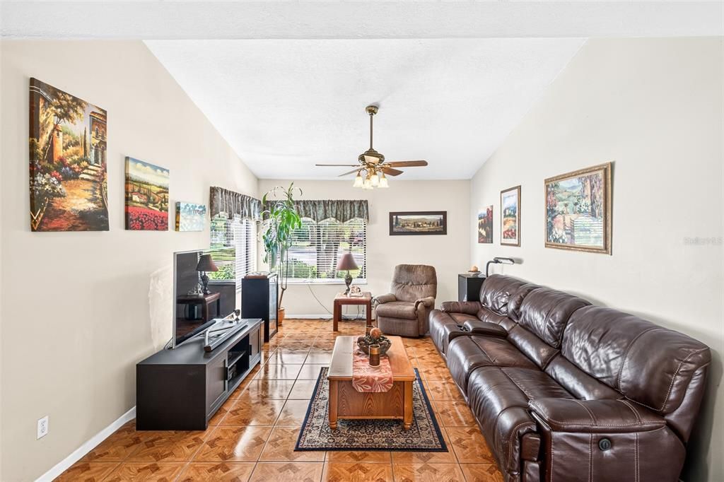 En Venta: $325,000 (2 camas, 2 baños, 1218 Pies cuadrados)