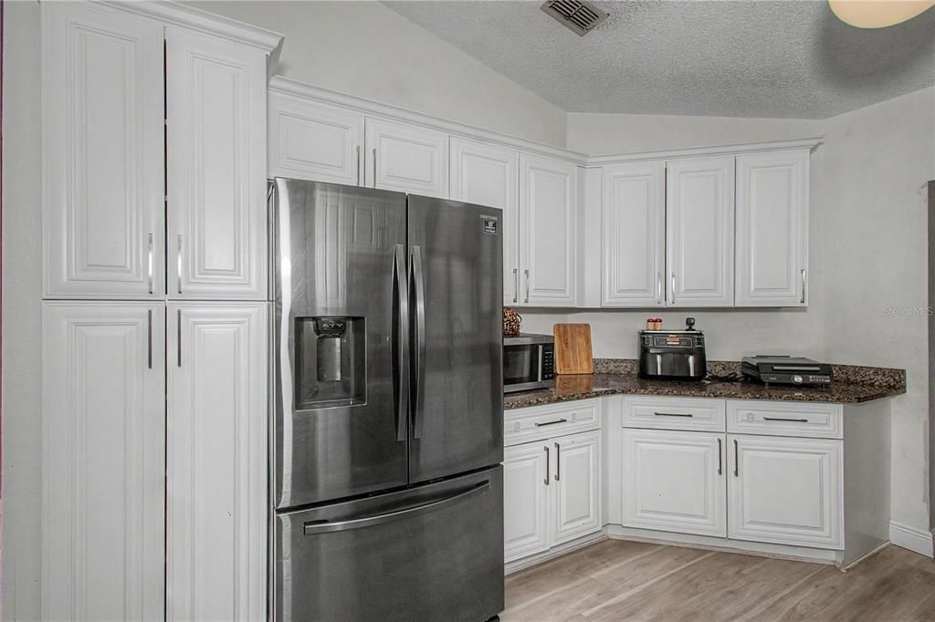 На продажу: $274,999 (3 спален, 2 ванн, 1861 Квадратных фут)