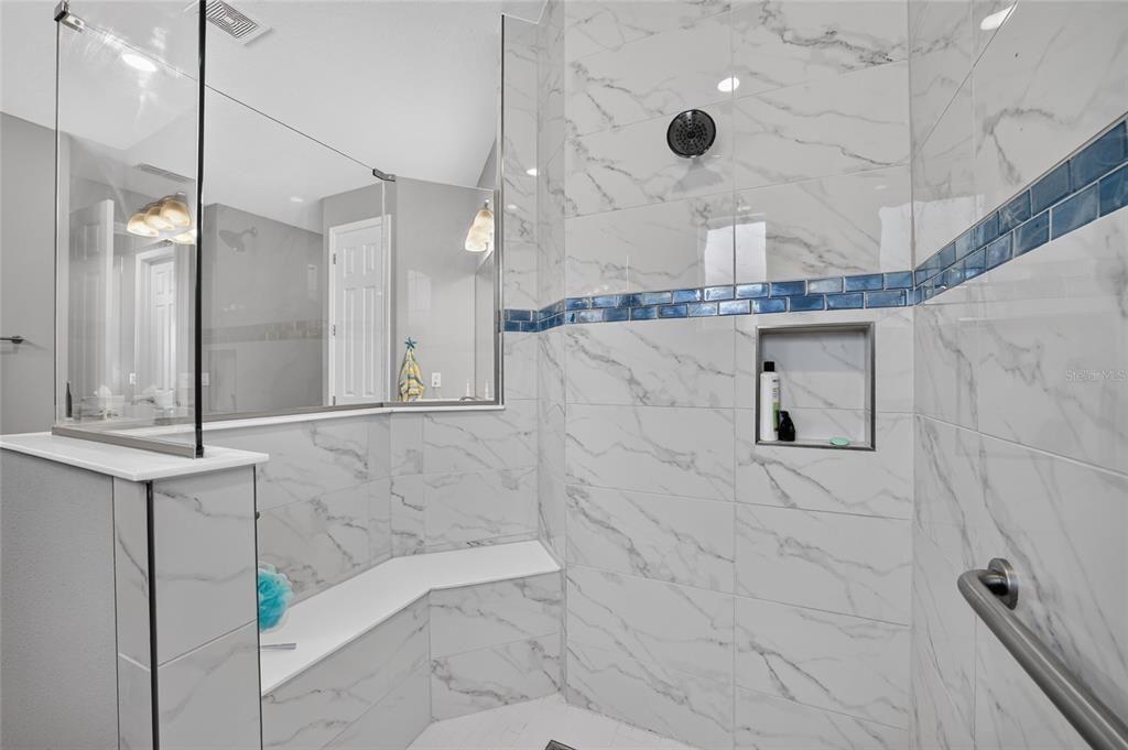 En Venta: $614,000 (3 camas, 3 baños, 2893 Pies cuadrados)