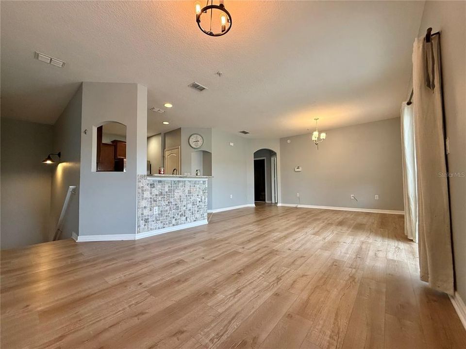 En Venta: $218,000 (2 camas, 2 baños, 1273 Pies cuadrados)