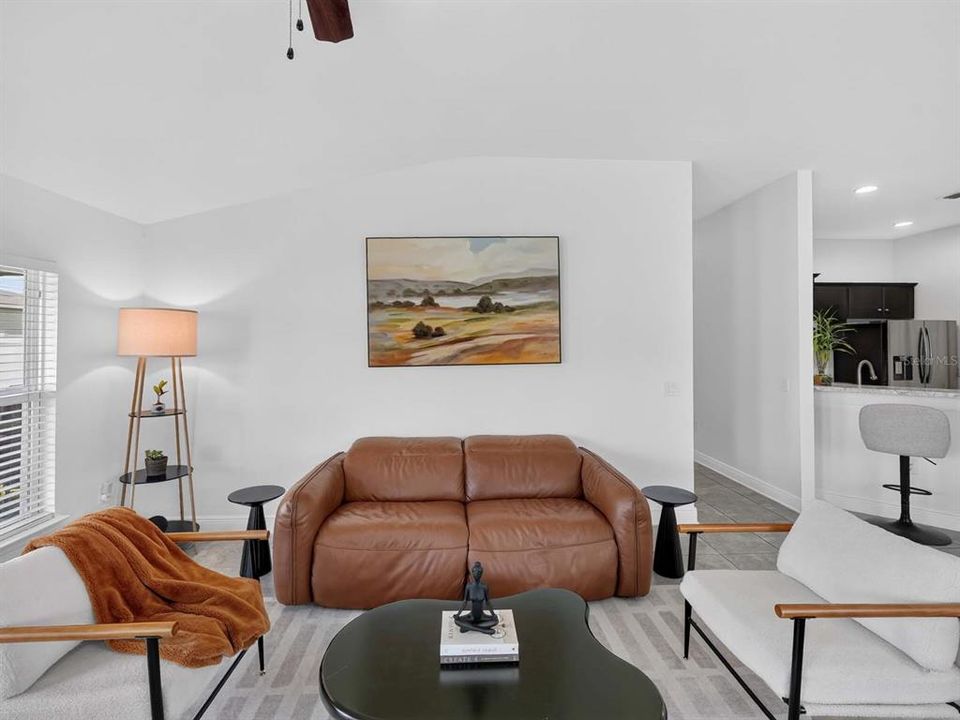En Venta: $330,000 (4 camas, 2 baños, 1682 Pies cuadrados)