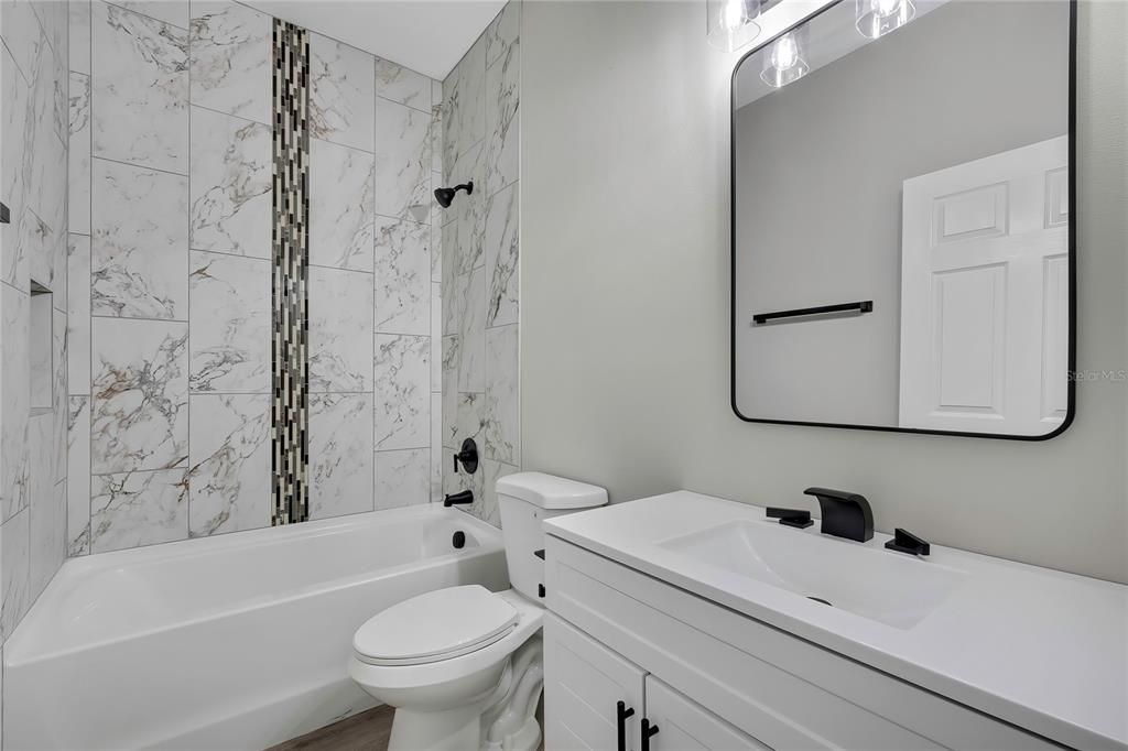 Activo con contrato: $349,900 (3 camas, 2 baños, 1533 Pies cuadrados)