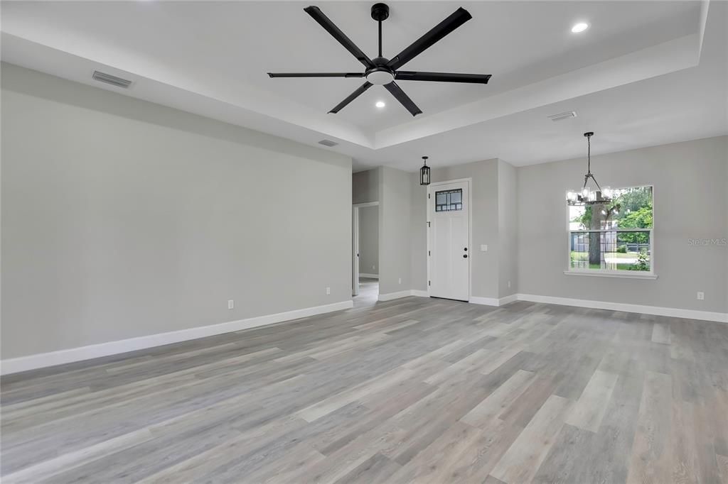 Activo con contrato: $349,900 (3 camas, 2 baños, 1533 Pies cuadrados)