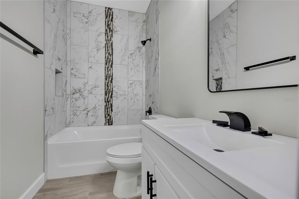 Activo con contrato: $349,900 (3 camas, 2 baños, 1533 Pies cuadrados)