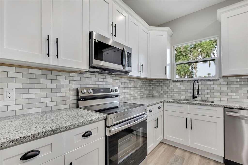 Activo con contrato: $349,900 (3 camas, 2 baños, 1533 Pies cuadrados)