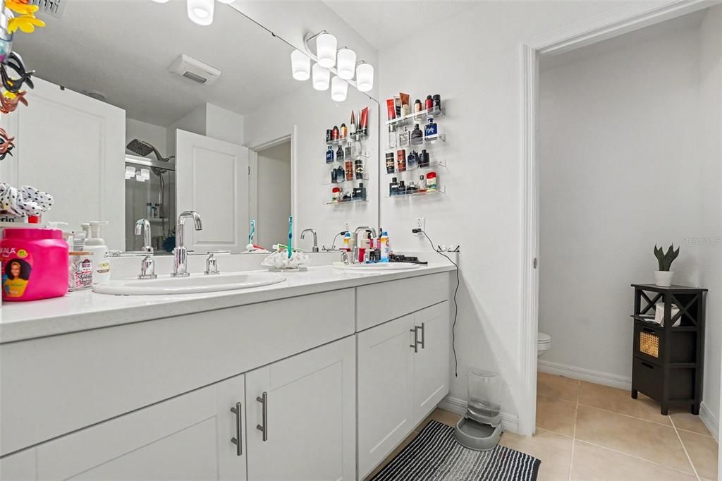 En Venta: $390,000 (4 camas, 2 baños, 2240 Pies cuadrados)