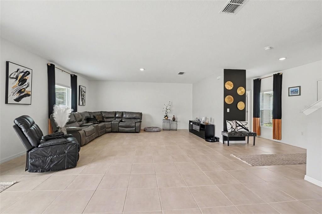 En Venta: $390,000 (4 camas, 2 baños, 2240 Pies cuadrados)