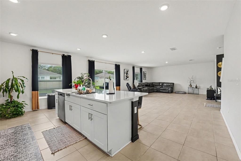 En Venta: $390,000 (4 camas, 2 baños, 2240 Pies cuadrados)