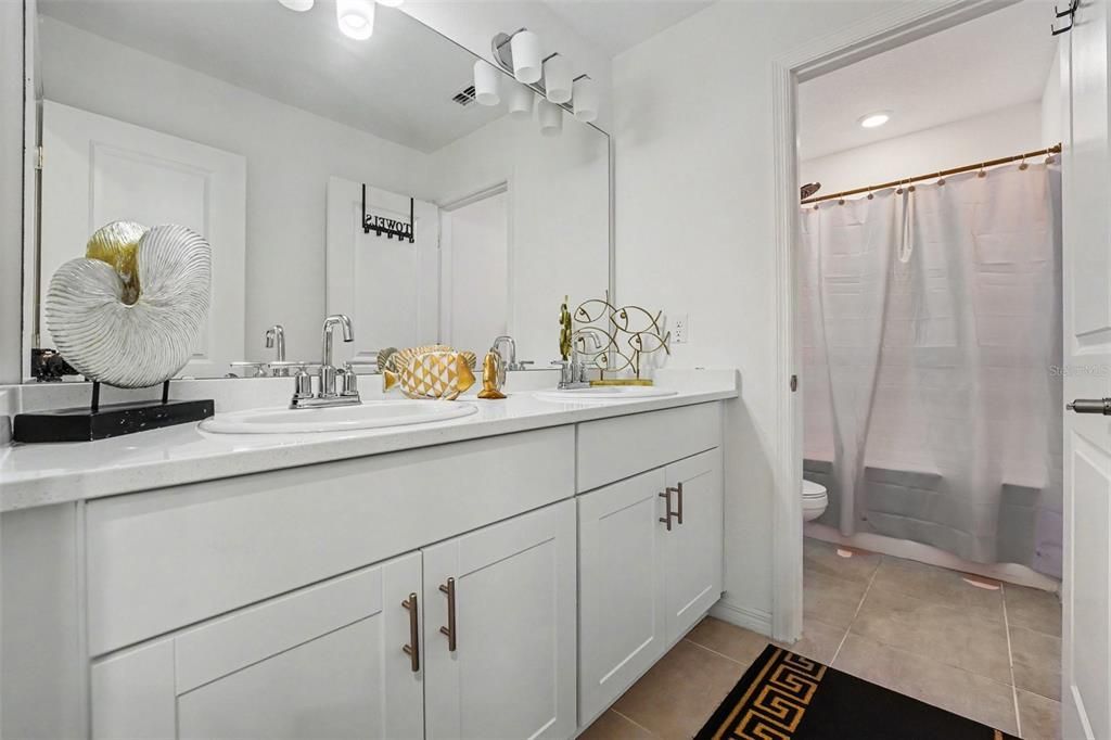 En Venta: $390,000 (4 camas, 2 baños, 2240 Pies cuadrados)
