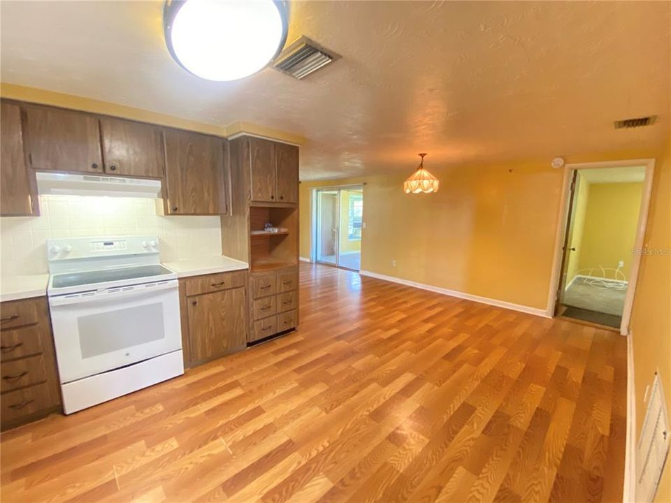 В аренду: $1,895 (3 спален, 2 ванн, 1208 Квадратных фут)
