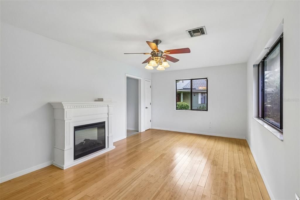 : $179,900 (2 camas, 1 baños, 840 Pies cuadrados)