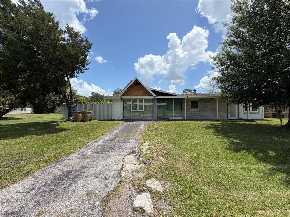 Active With Contract: $299,000 (2 beds, 2 baths, 1208 Square Feet)