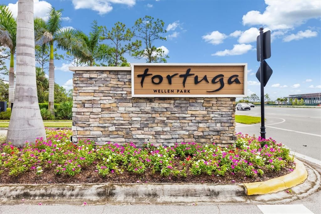 For Sale: $430,000 (3 beds, 3 baths, 2214 Square Feet)