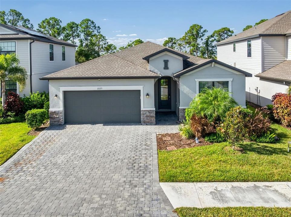 For Sale: $430,000 (3 beds, 3 baths, 2214 Square Feet)