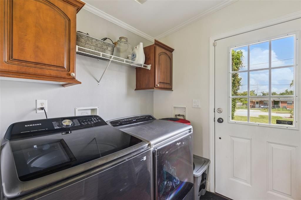 En Venta: $435,900 (3 camas, 2 baños, 2069 Pies cuadrados)