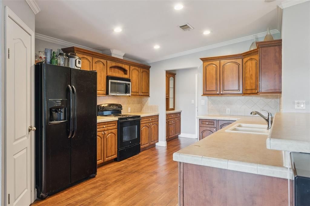 En Venta: $435,900 (3 camas, 2 baños, 2069 Pies cuadrados)