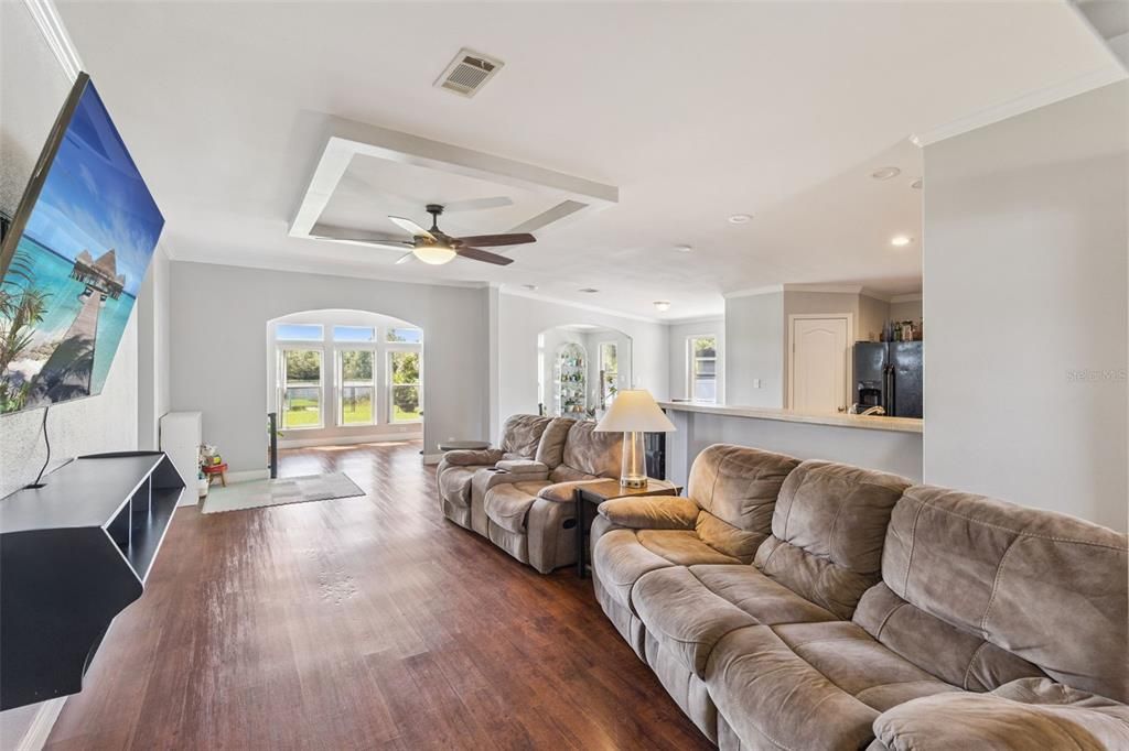 En Venta: $435,900 (3 camas, 2 baños, 2069 Pies cuadrados)