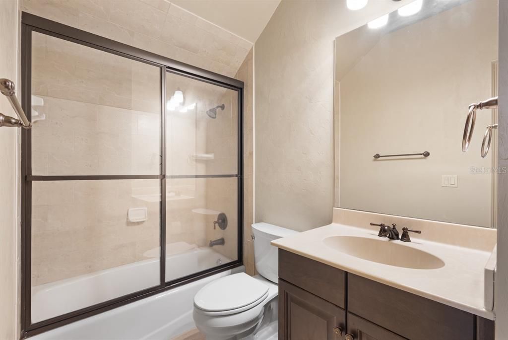 En Venta: $857,000 (4 camas, 4 baños, 3001 Pies cuadrados)